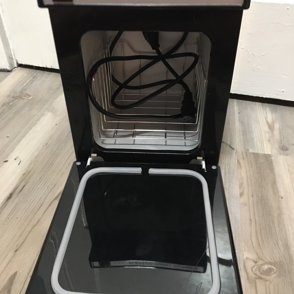 Mini hot towel cabinet